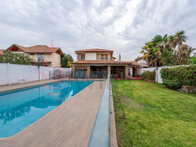 Venta de casa familiar 5 Dorm. en María Lucía